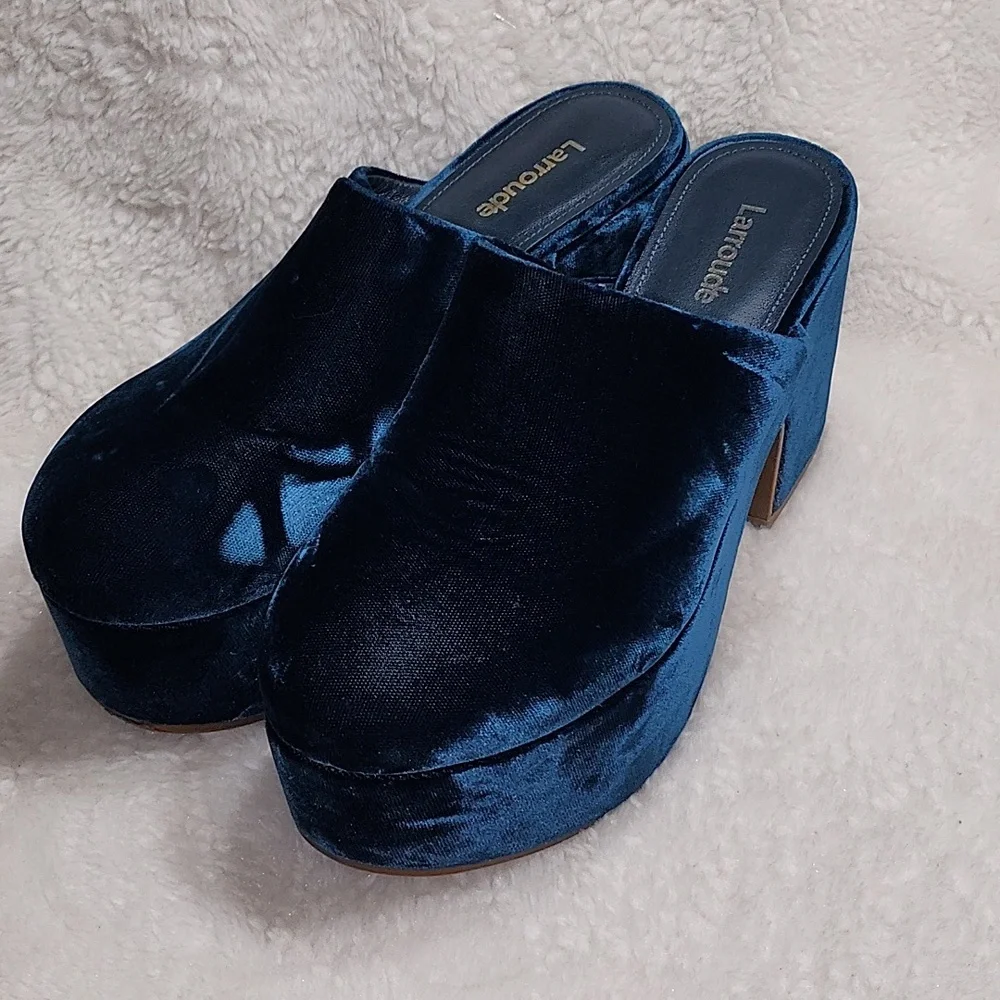 Larroudé Miso Platform Clog in Deepsea Velvet Size 6